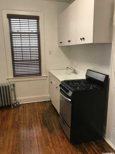 264 Jericho Tpke, Floral Park NY  11001-2107 exterior