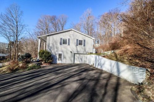33 Sunset Hill Rd, Brookfield Center CT  06804-3448 exterior