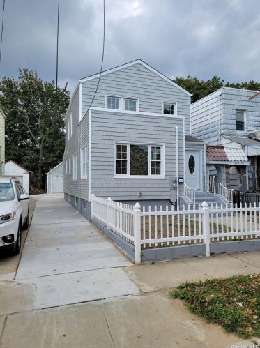 135-34 234th St, Jamaica, NY 11413-2115