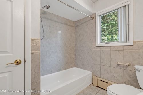 20 Irving Pl, Tinton Falls NJ  07724-1607 exterior