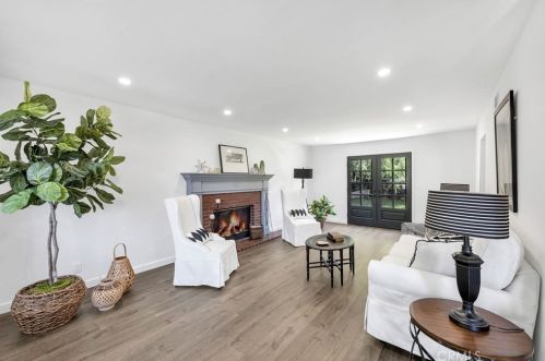 3586 Lathrop Ave, Simi Valley CA  93063-1119 exterior