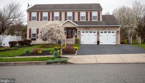 2424 Lomara Dr, Pottstown, PA 19464-1044