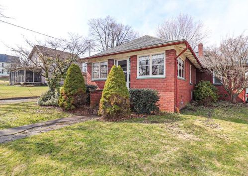 532 Main St, Bessemer, PA 16112-9610