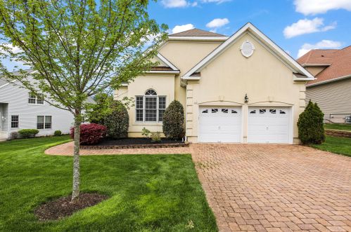 33 Sequoia Pkwy, Tinton Falls, NJ 07712-8704