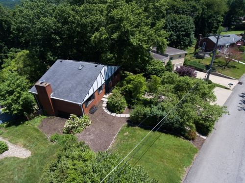 205 Fieldstone Dr, Glenshaw, PA 15116-1307