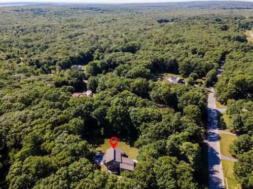 62 Demello Dr, Tiverton RI  02878-2770 exterior