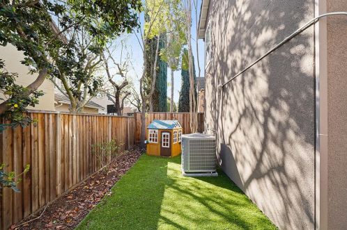 113 Estrada Dr, Mountain View CA  94043-5266 exterior
