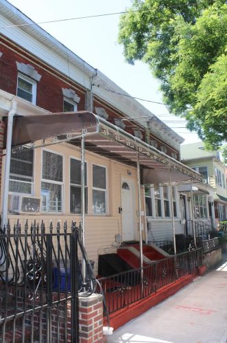 8640 91st St, Jamaica, NY 11421-1406