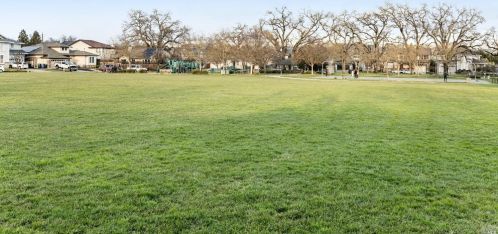 1409 Birdie Dr, Windsor CA  95492-8717 exterior