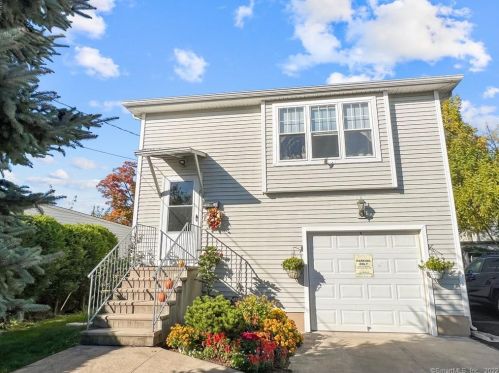 16 Viets St, New Britain, CT 06053-3949