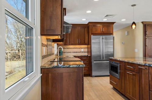 1 Meeting House Rd, Lincoln RI  02865-3806 exterior