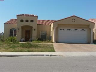 1526 Abrazo St, Bakersfield, CA 93306-6266