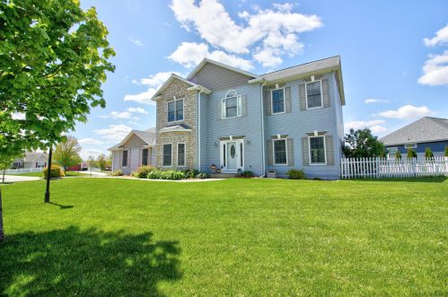 710 Willow Bend Dr, Waterford WI  53185-4281 exterior