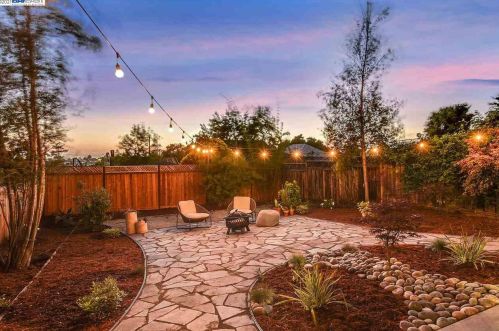 5137 Fairfax Ave, Oakland CA  94601-5410 exterior