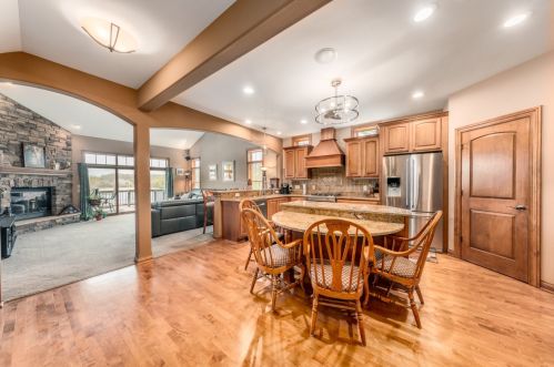 6507 Willow Ct, Waterford, WI 53185-2534