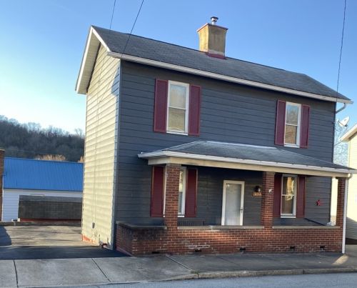 233 Water St, West Newton, PA 15089-1631