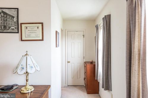 18 Townsend Ct, Lancaster PA  17603-6797 exterior