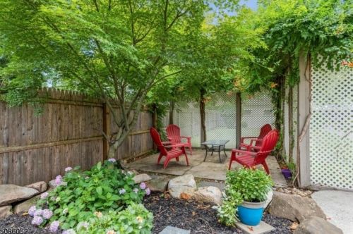 34 Baltusrol Way, Springfield NJ  07081-1515 exterior