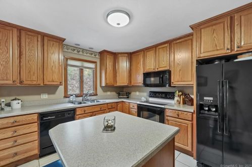 4 Escape Rd, Danbury, CT 06812-4114