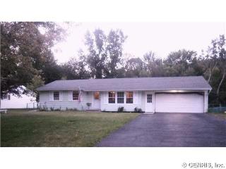 36 Sand Pebble Dr, Rochester, NY 14624-3628