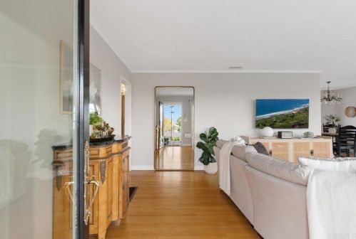 4045 Narragansett Ave, San Diego CA  92107-2618 exterior