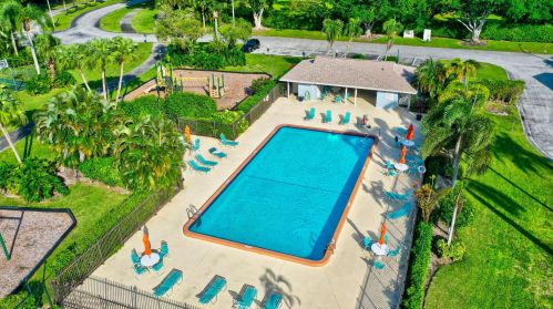 5274 Jog Ln, Delray Beach FL  33484-6621 exterior