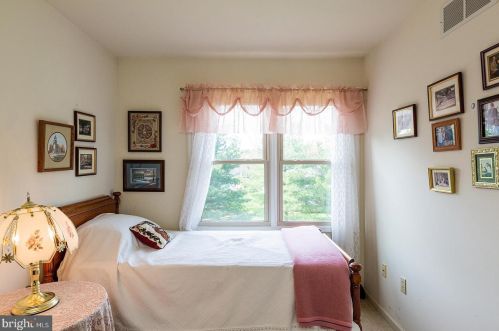 18 Townsend Ct, Lancaster PA  17603-6797 exterior