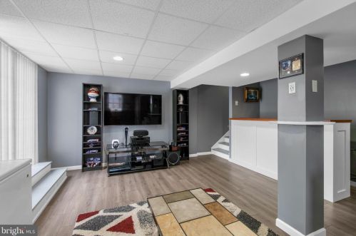 342 Yorkshire Dr, Lancaster PA  17603-8846 exterior