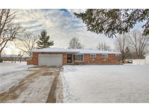 7336 Glenshire Rd, Cleveland, OH 44146-5932