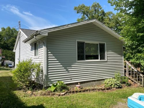 477 Park St, Hermitage, PA 16148-1231