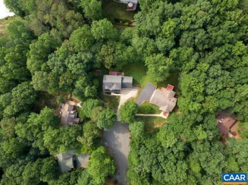 9 Putt Cir, Bybee, VA 22963-2520