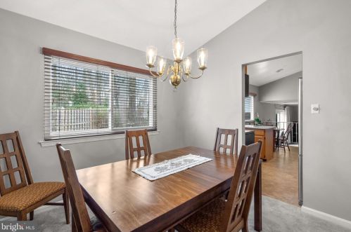 6010 Rdg Frd Dr, Springfield VA 22015-3651 exterior