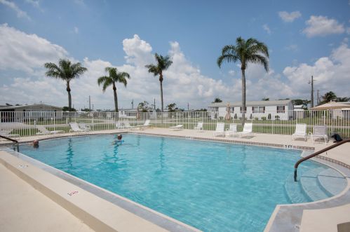 4104 Sandpine Cir, Boynton Beach FL  33436-2660 exterior