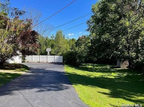142 Loder Rd, Yorktown Hgts NY  10598-3911 exterior