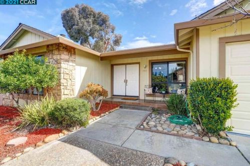 1945 Calaveras Dr, West Pittsburg, CA 94565-3352