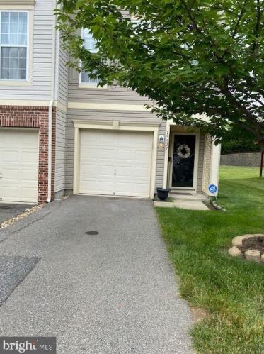 15627 John Diskin Cir, Woodbridge VA  22191-6534 exterior