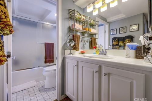 24 Bolivar St, Newport Beach CA  92663-4420 exterior