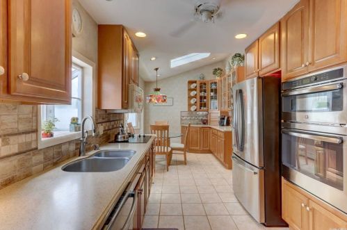 1281 America Ave, Babylon, NY 11704-4002