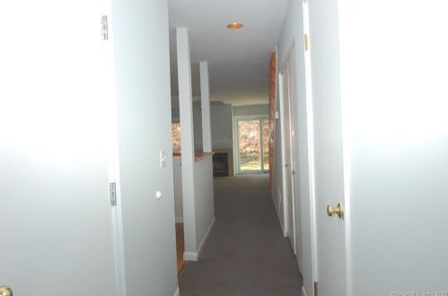 20 Eagle Rock Hl, Bethel, CT 06801-1425