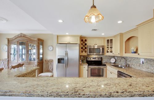 312 Wellington L, West Palm Beach, FL 33417-2595