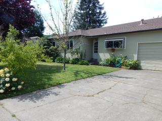 3570 Leland Ln, Ukiah, CA 95482-6912