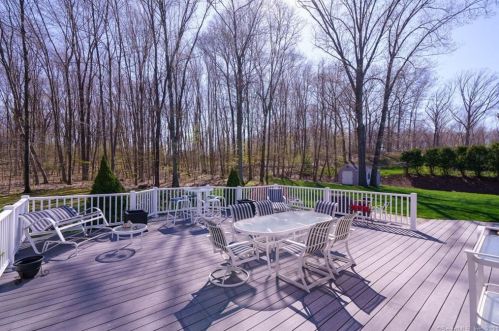 216 Watch Hill Rd, Kensington CT  06037-3657 exterior