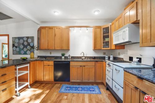 204 Topanga Canyon Blvd, Topanga CA  90290-3837 exterior