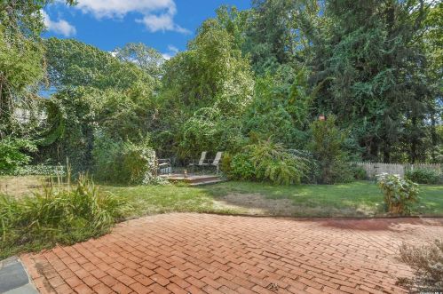 34 Twin Cedar Ln, Northport NY  11768-2232 exterior