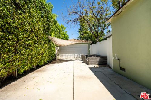 14317 Collins St, Van Nuys CA 91316-1307 exterior