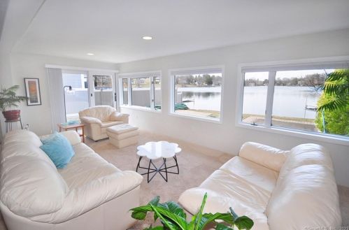 26 Birch St, Waterbury CT  06704-3806 exterior