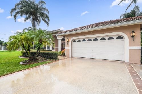 240 Marathon Ave, Fort Pierce, FL 34953-5943