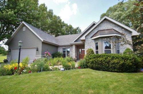 813 Jamesway Dr, Watertown, WI 53098-1701