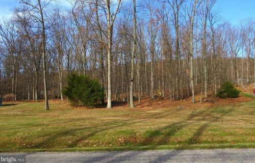 1270 Glatco Lodge Rd, Hanover, PA 17331-6852