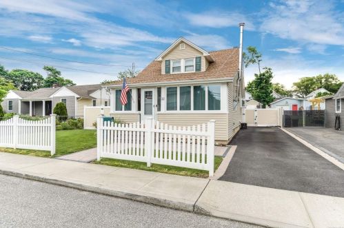 32 Carlson Ave, San Remo, NY 11754-3715